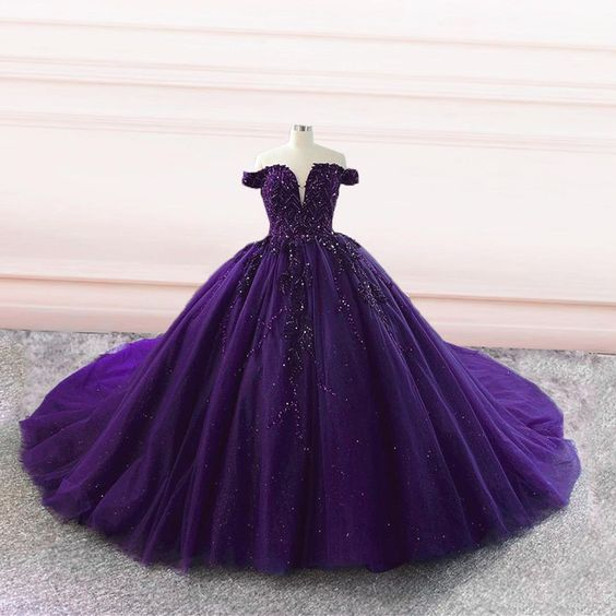 Vestido de novia de tul morado con escote palabra de honor Y4310