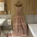 Vestido de noche con volantes, vestido de corte A escalonado, vestido de tul para baile de graduación, vestido sexy, vestido hecho a medida Y4665