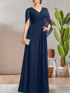 Vestido largo azul marino oscuro de corte A con escote en V para la madre de la novia