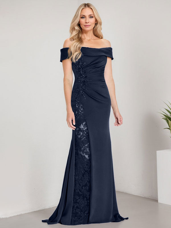 Vestido de corte sirena para la madre de la novia, largo hasta el suelo, con hombros descubiertos, apliques y pedrería, con abertura alta. 