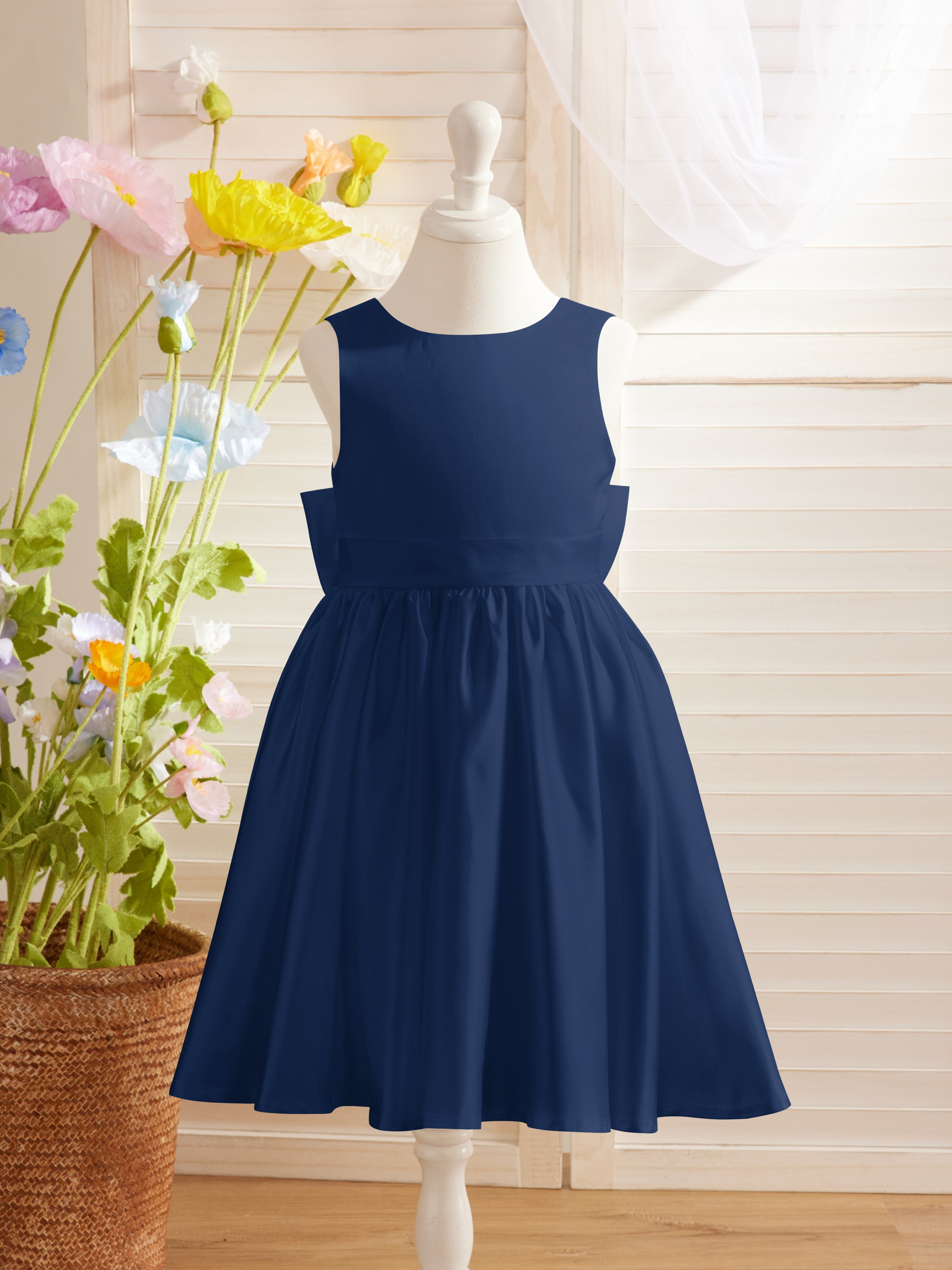 Elegante vestido de niña de las flores de satén con corte en A, espalda en V y lazo, hasta la rodilla 