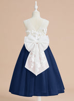 Vestido midi de encaje floral y lazo grande 