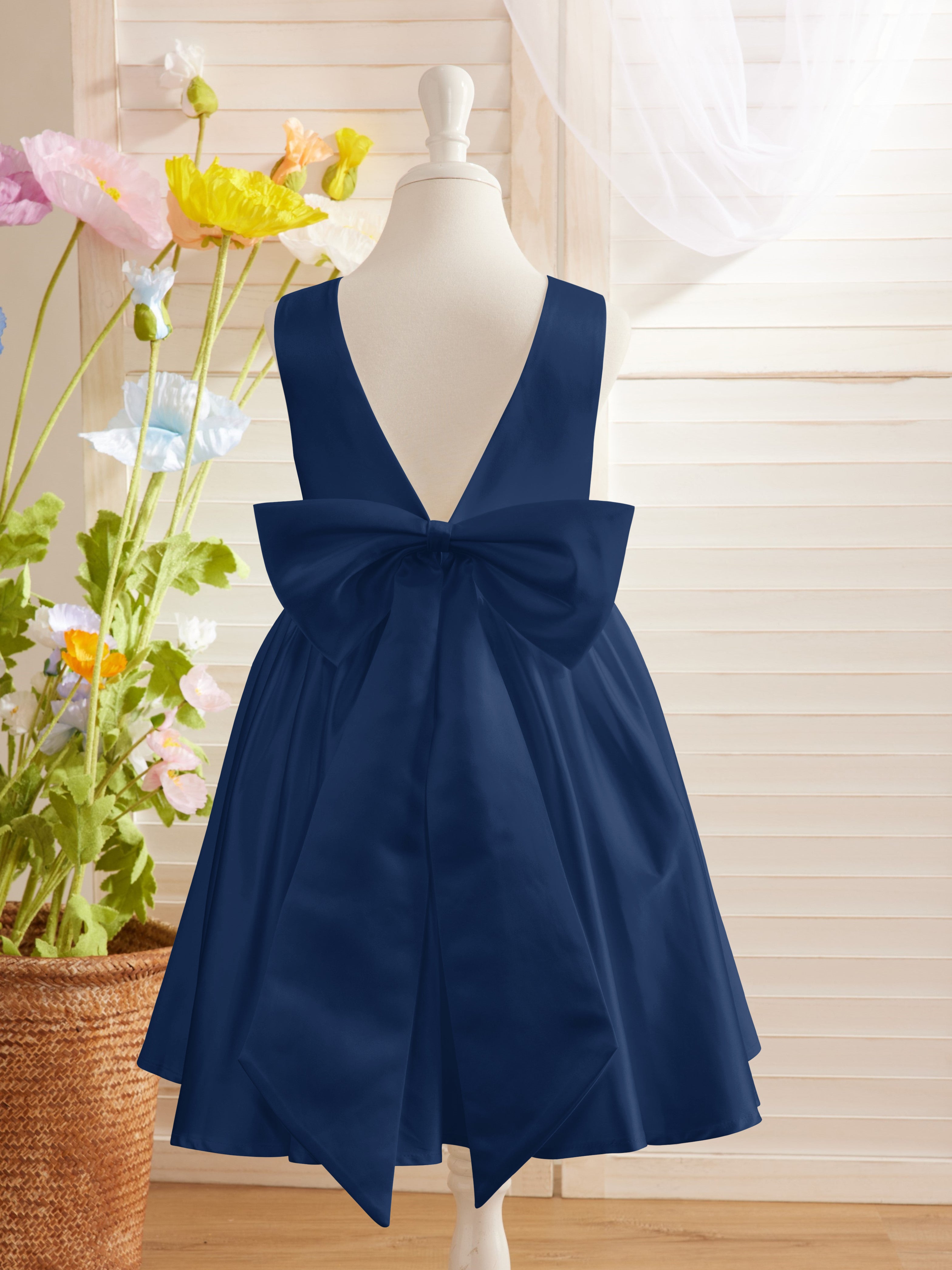 Elegante vestido de niña de las flores de satén con corte en A, espalda en V y lazo, hasta la rodilla 