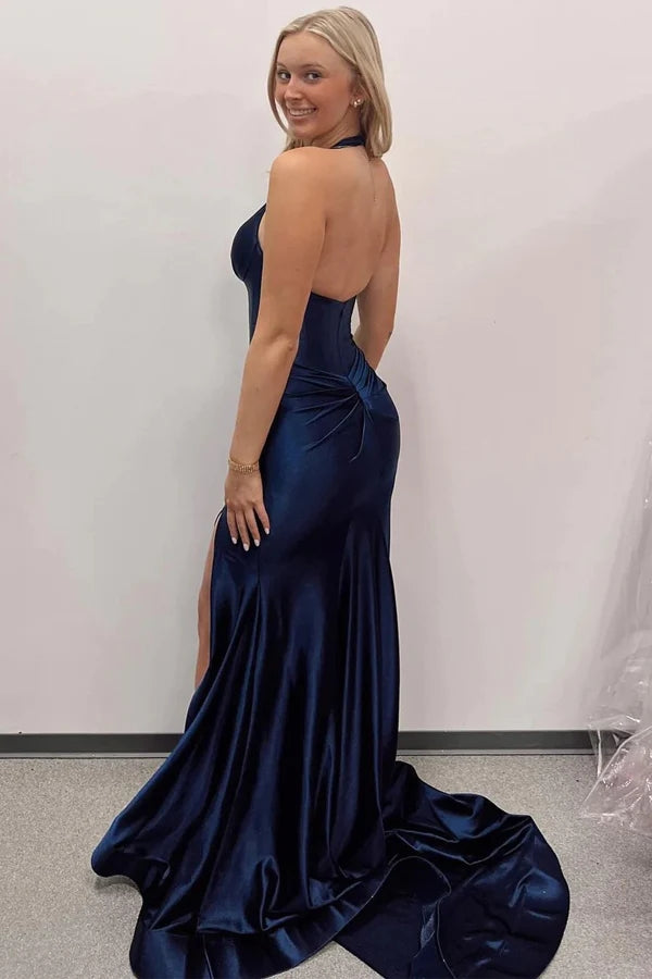 Vestido largo de fiesta sirena azul marino con escote halter y abertura