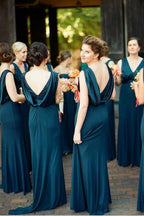 Robes de demoiselle d'honneur en satin, coupe trapèze, col en V, dos nu et traîne. 