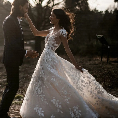 Vestidos de novia estilo boho romántico campestre con flores 3D, escote en V sexy y efecto ilusión, estilo árabe.