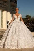 Robe de mariée de bal en dentelle, ornée de strass, manches 3/4 et décolleté cœur