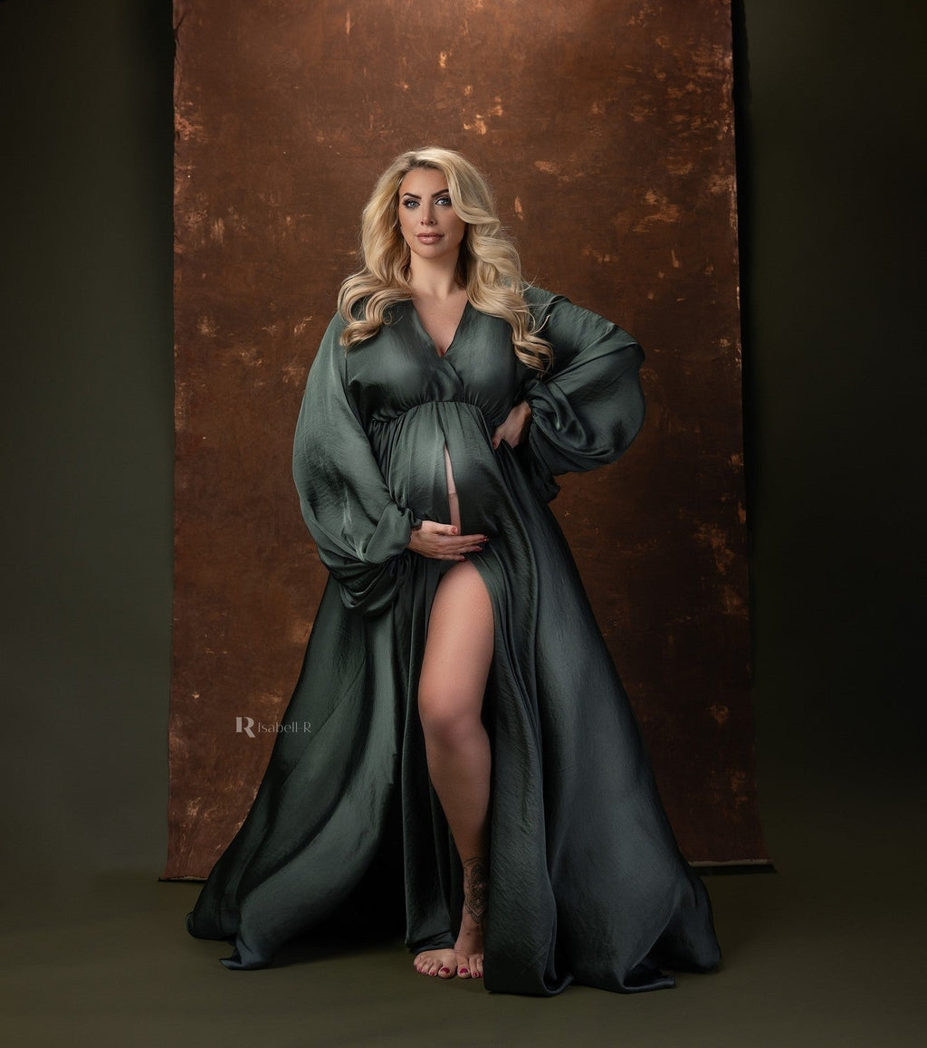Vestido de maternidad de manga larga abullonada con escote en V, estilo retrato.