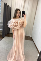 Vestido de noche de tul con un solo hombro y efecto arrugado para embarazadas, vestido de noche de manga corta con hombros descubiertos para embarazadas (foto).