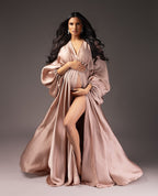 Vestido de maternidad de manga larga abullonada con escote en V, estilo retrato.