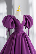 Vestido largo de fiesta de satén morado con mangas abullonadas y escote en V Y856