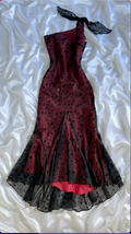 Elegante vestido de noche color burdeos, corte sirena, con un solo hombro, ideal para eventos formales y graduaciones (Y8296)