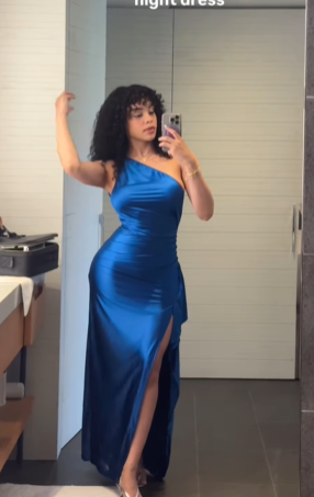 Vestido de fiesta azul marino con un solo hombro, corte recto y abertura lateral, modelo Y8150
