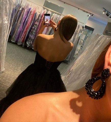 Robe de bal noire asymétrique en tulle Y4893