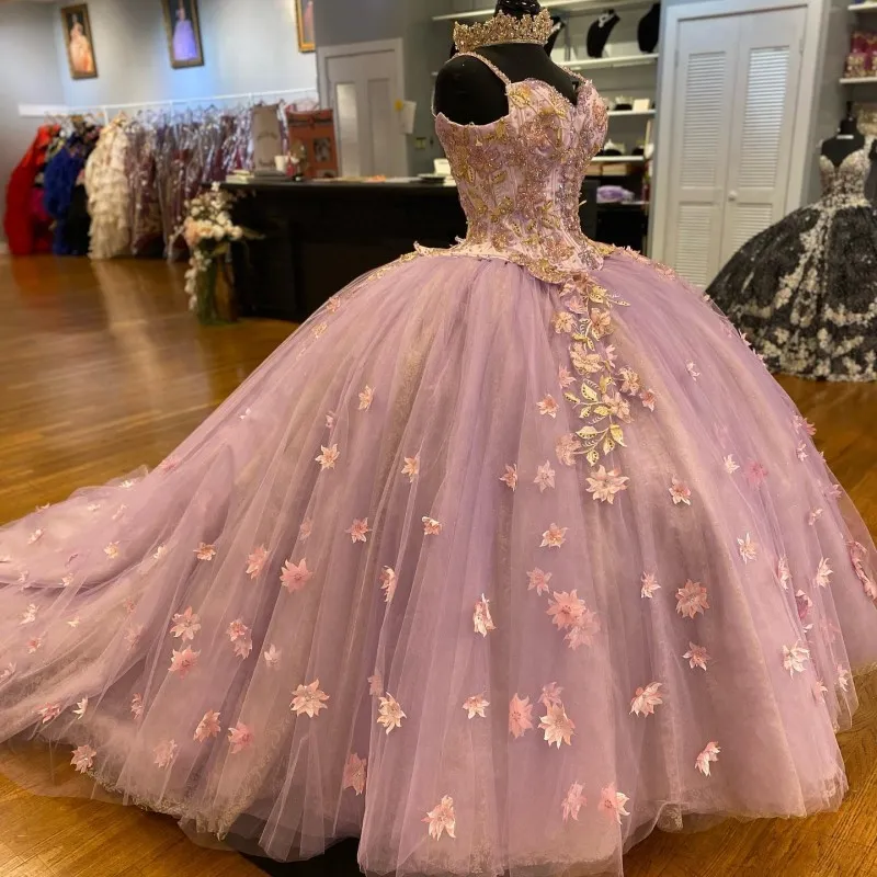 Vestido de quinceañera con preciosos tirantes finos, flores 3D, cola de corte y encaje interior Y1247