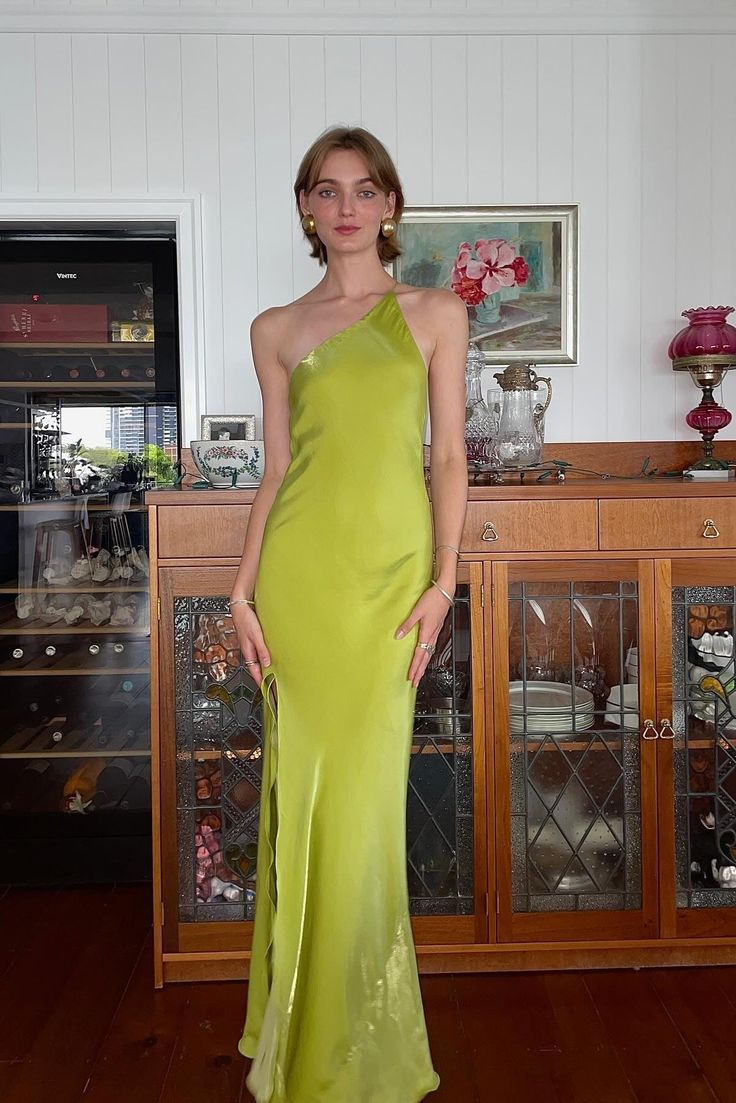 Robe de soirée fourreau verte élégante à une épaule, dos nu fendue, modèle Y8550