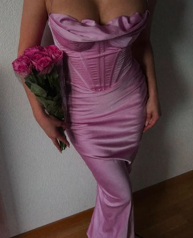 Vestido de noche sencillo de satén lavanda con tirantes finos, corte recto, ideal para fiestas y graduaciones (Y8094)