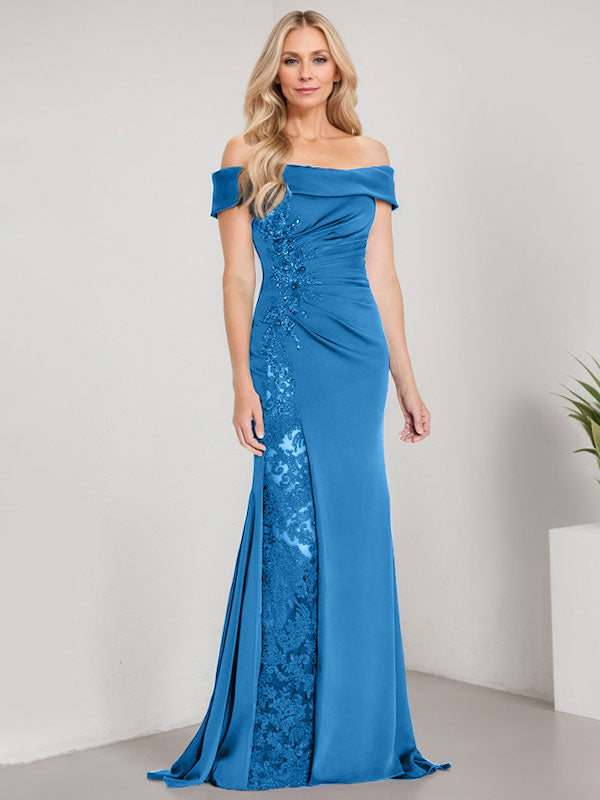 Vestido de corte sirena para la madre de la novia, largo hasta el suelo, con hombros descubiertos, apliques y pedrería, con abertura alta. 