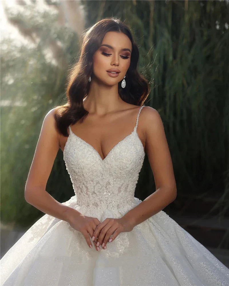 Vestido de novia clásico de princesa 2023, sin mangas, con exquisitos apliques, corte en A y hombros descubiertos. Diseño personalizado. 