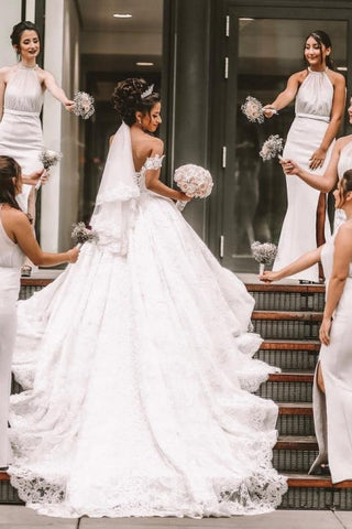 Vestido de novia blanco corte A con hombros descubiertos, estilo romántico