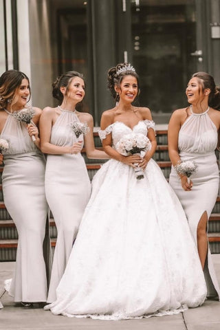 Vestido de novia blanco corte A con hombros descubiertos, estilo romántico