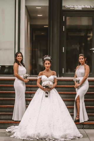 Vestido de novia blanco corte A con hombros descubiertos, estilo romántico
