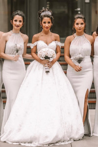 Vestido de novia blanco corte A con hombros descubiertos, estilo romántico