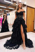 Robe de bal de soirée longue en dentelle noire, coupe trapèze, épaules dénudées et fente latérale