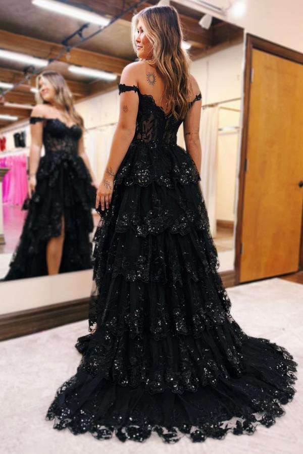 Robe de bal de soirée longue en dentelle noire, coupe trapèze, épaules dénudées et fente latérale