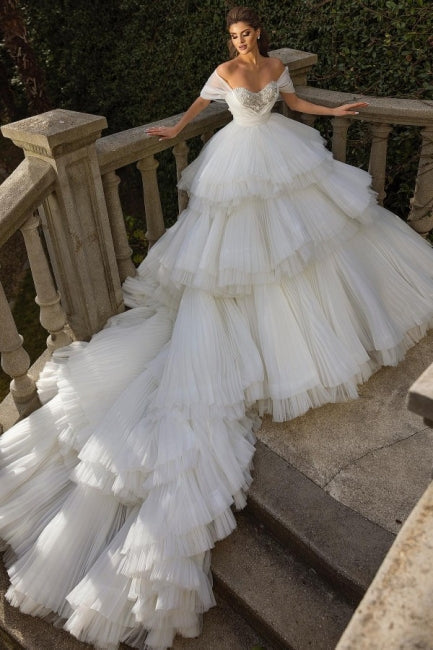 Robe de mariée luxueuse en tulle blanc à épaules dénudées et volants