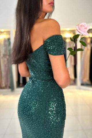 Vestido verde oscuro de fiesta con escote corazón y hombros descubiertos