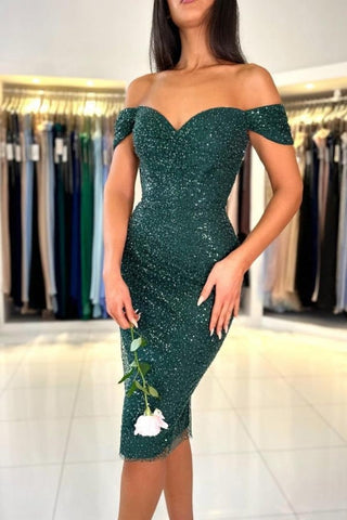 Vestido verde oscuro de fiesta con escote corazón y hombros descubiertos