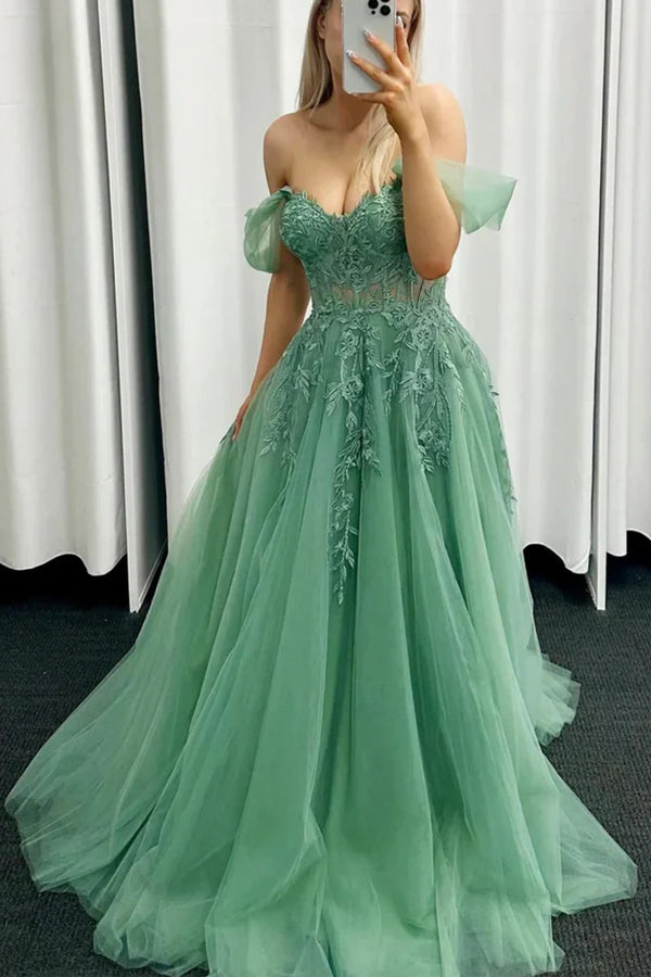 Vestido largo de fiesta verde de encaje con hombros descubiertos