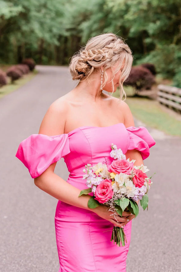Vestido largo de fiesta rosa chicle estilo sirena, sin tirantes y con hombros descubiertos