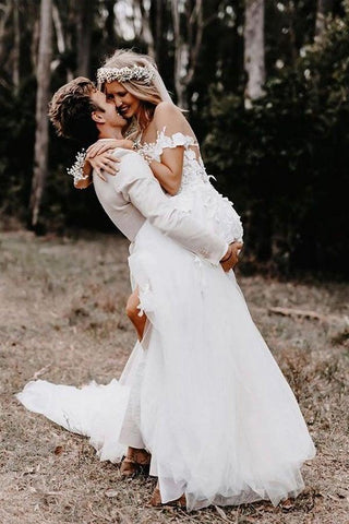 Vestido de novia blanco de tul con hombros descubiertos y apliques WD561