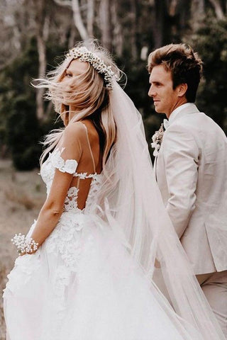 Vestido de novia blanco de tul con hombros descubiertos y apliques WD561