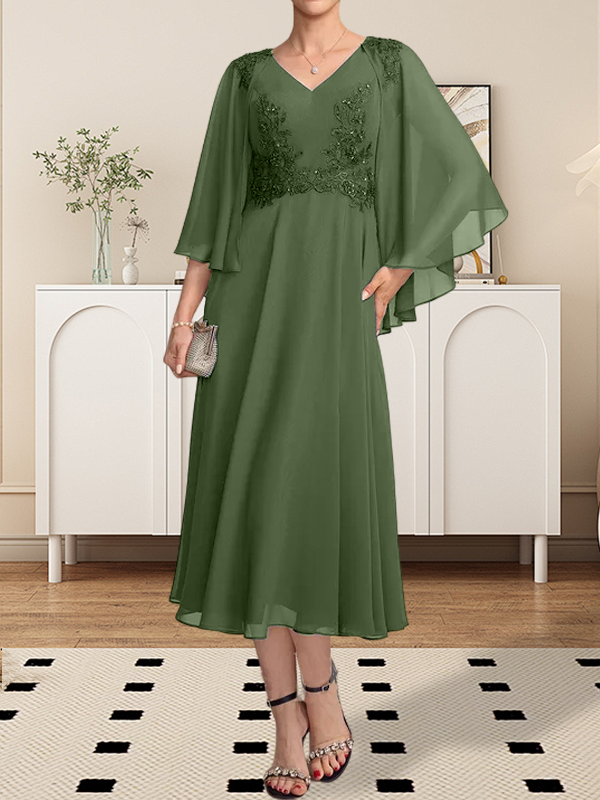 Vestido de corte A, escote en V, largo hasta la rodilla, de gasa, encaje, con lentejuelas y pedrería para la madre de la novia.