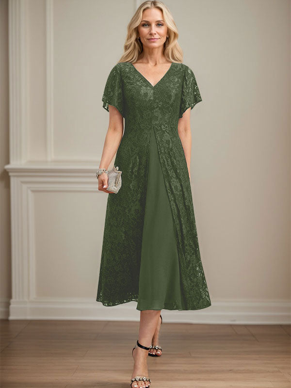 Vestido de novia de gasa de encaje, corte en A, escote en V y largo hasta la rodilla. 