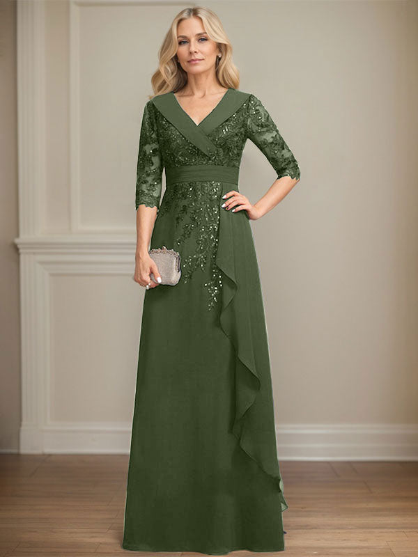 Vestido de novia de corte línea A, cuello en V, largo hasta el suelo, de encaje y gasa, con lentejuelas y volantes en cascada. 