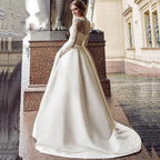 Robes de mariée en satin plissé 2023, applications de dentelle, traîne balayée, manches longues, col montant, robe de mariée de cérémonie 
