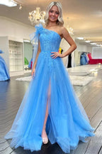 Vestido largo de fiesta azul de encaje con un solo hombro y abertura PSK537