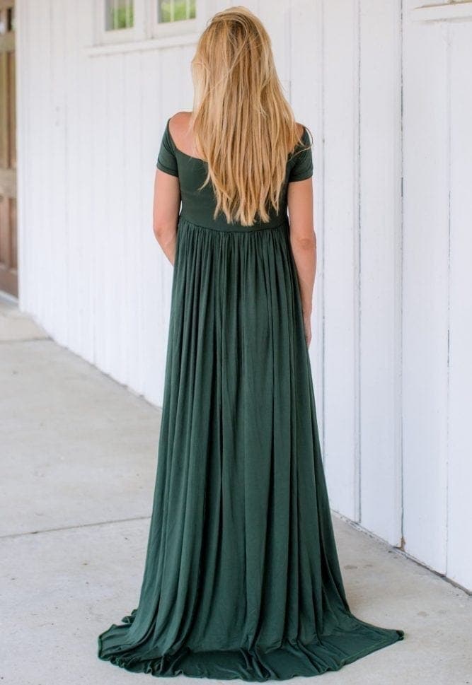 Vestido de maternidad con hombros descubiertos