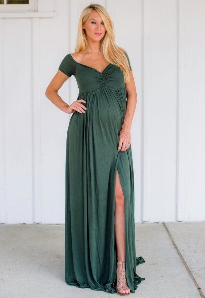 Vestido de maternidad con hombros descubiertos