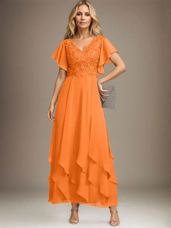 Vestido de novia de corte línea A, escote en V, largo hasta el tobillo, de gasa de encaje con volantes en cascada. 