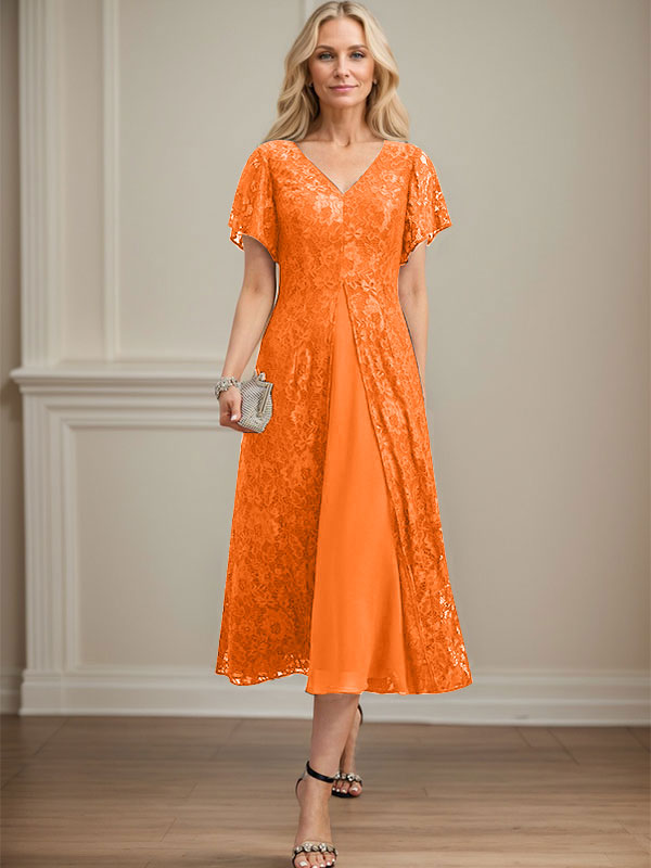 Vestido de novia de gasa de encaje, corte en A, escote en V y largo hasta la rodilla. 