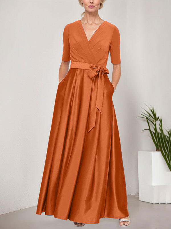 Vestido de baile con escote cruzado, falda amplia de satén y corpiño de jersey. 