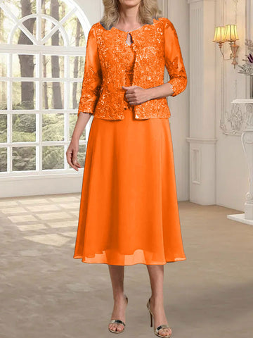 Vestido de novia de corte línea A, escote redondo, largo hasta la rodilla, de encaje y gasa con lentejuelas. 