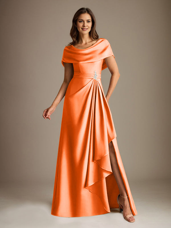 Robe de mariée trapèze en satin stretch, longue jusqu'au sol, avec décolleté rond et volants cascade, idéale pour la mère de la mariée. 