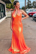Vestido de fiesta naranja de sirena con lentejuelas y escote halter SYP143