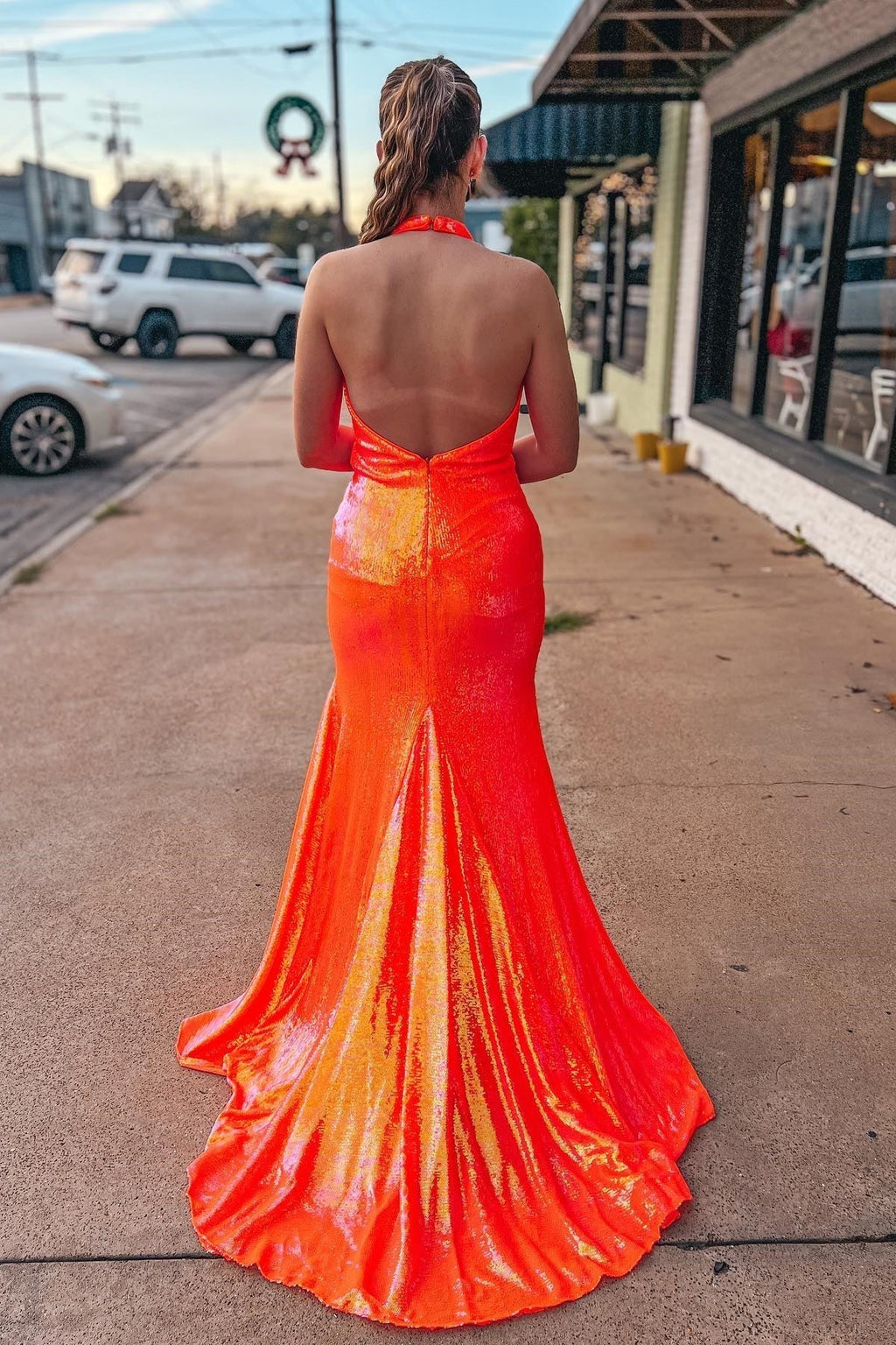 Vestido de fiesta naranja de sirena con lentejuelas y escote halter SYP143